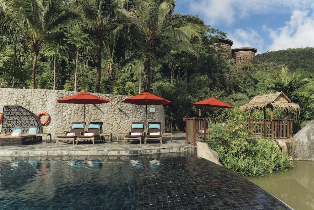 Hotel Keemala Kamala Beach Esterno foto The swimming pool at the resort