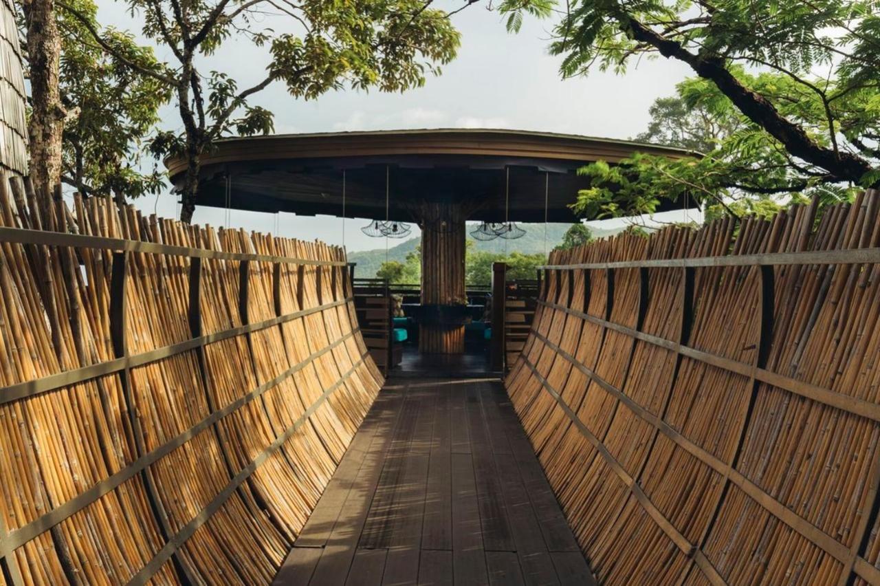 Hotel Keemala Kamala Beach Esterno foto The "Bamboo Bar" at the Four Seasons Hotel, Bangkok